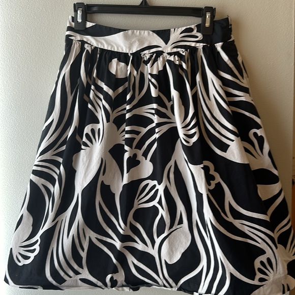 Ann Taylor Factory EUC Black and White A-Line Midi Skirt with Pockets - Picture 2 of 7